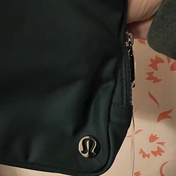 BRAND NEW WITH TAGS! everywhere belt bag - large, green jasper - Picture 4 of 5